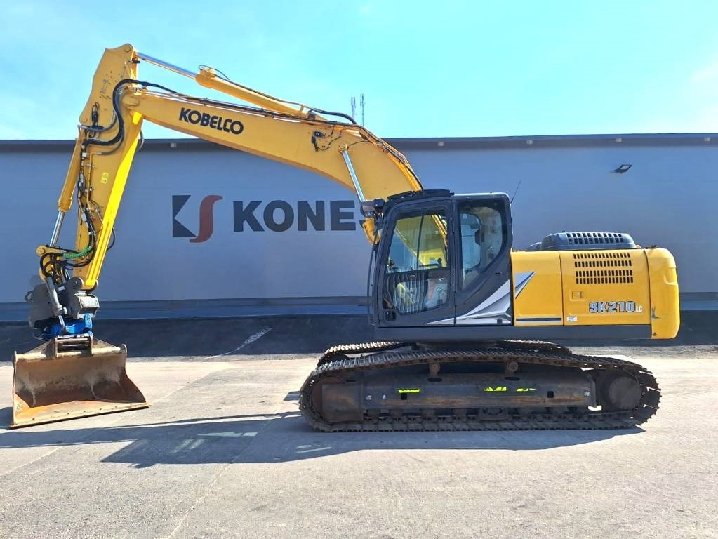 Kobelco SK210LC-11 PYÖRITTÄJÄLLÄ - Ερπυστριοφόρος εκσκαφέας: φωτογραφία 1 Kobelco SK210LC-11 PYÖRITTÄJÄLLÄ - Ερπυστριοφόρος εκσκαφέας: φωτογραφία 1