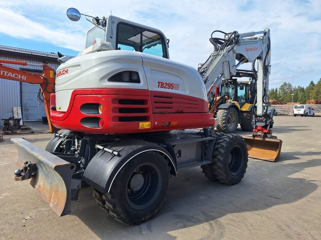 Takeuchi MYYTY! SOLD! TB295W PYÖRITTÄJÄLLÄ - Τροχοφόρος εκσκαφέας: φωτογραφία 4 Takeuchi MYYTY! SOLD! TB295W PYÖRITTÄJÄLLÄ - Τροχοφόρος εκσκαφέας: φωτογραφία 4