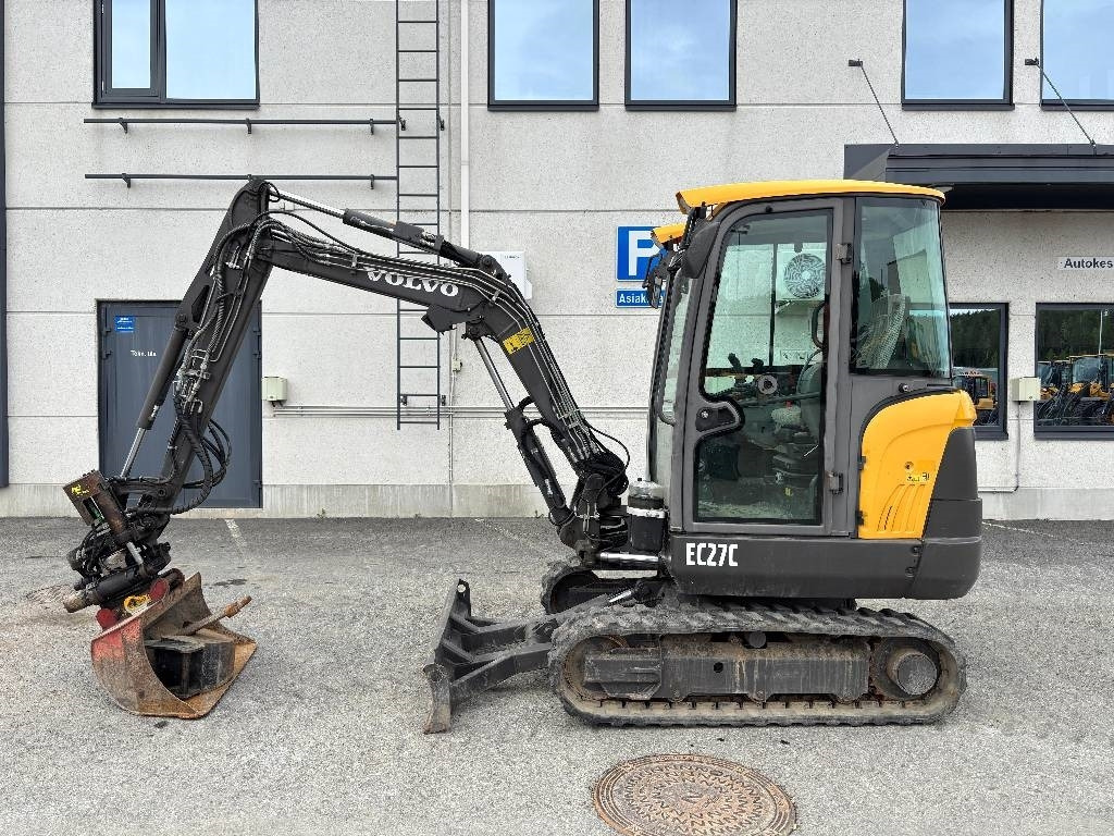 Volvo EC27C PYÖRITTÄJÄLLÄ - Μίνι εκσκαφέας: φωτογραφία 1 Volvo EC27C PYÖRITTÄJÄLLÄ - Μίνι εκσκαφέας: φωτογραφία 1