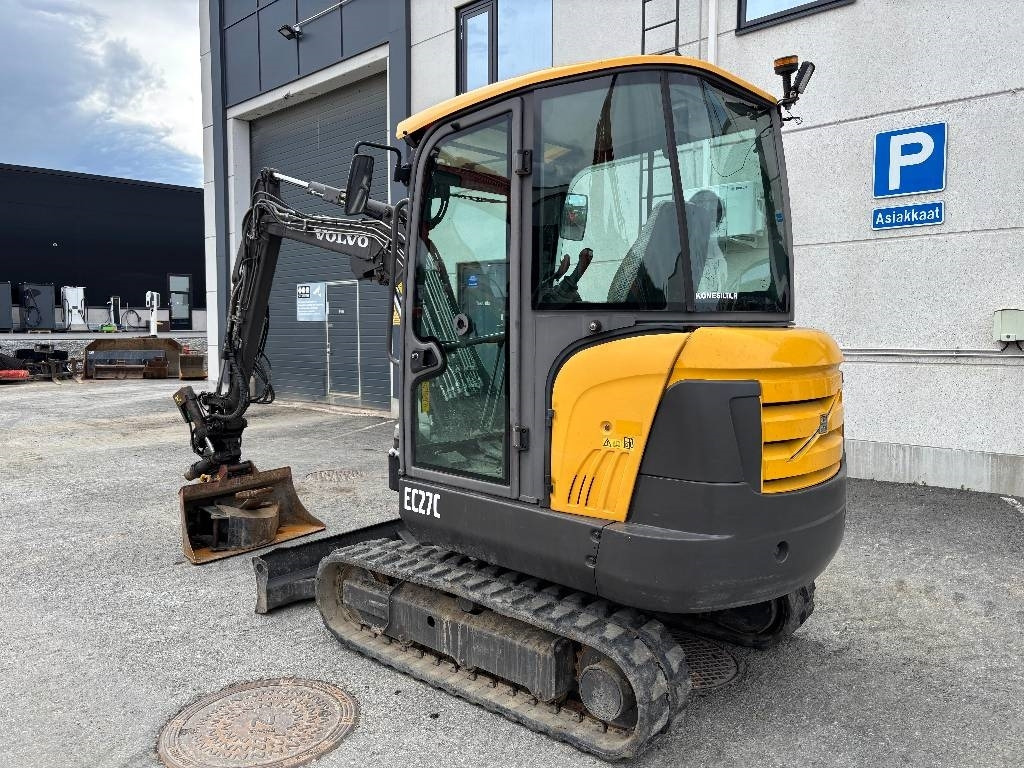Volvo EC27C PYÖRITTÄJÄLLÄ - Μίνι εκσκαφέας: φωτογραφία 2 Volvo EC27C PYÖRITTÄJÄLLÄ - Μίνι εκσκαφέας: φωτογραφία 2