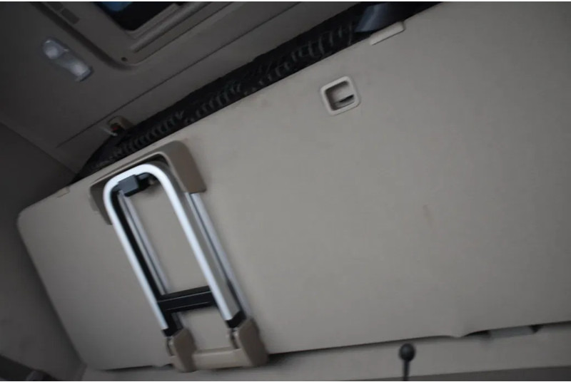 Scania R490 TL 6x2/4 - RETARDER - ACC - DIFF. LOCK - 2 x FUEL TANKS - 2 BEDS - EXCELLENT CONDITION - - Τράκτορας: φωτογραφία 5 Scania R490 TL 6x2/4 - RETARDER - ACC - DIFF. LOCK - 2 x FUEL TANKS - 2 BEDS - EXCELLENT CONDITION - - Τράκτορας: φωτογραφία 5