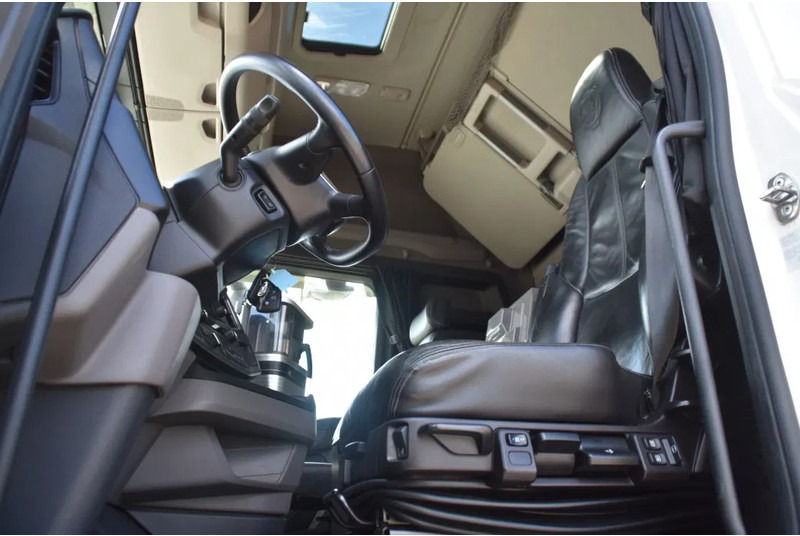 Scania S450 NGS 4x2 - RETARDER - 709 TKM - PARK. AIRCO - LEATHER SEATS - 2 x FUEL TANKS - LED LIGHTS - TOP CONDITION - - Τράκτορας: φωτογραφία 4 Scania S450 NGS 4x2 - RETARDER - 709 TKM - PARK. AIRCO - LEATHER SEATS - 2 x FUEL TANKS - LED LIGHTS - TOP CONDITION - - Τράκτορας: φωτογραφία 4