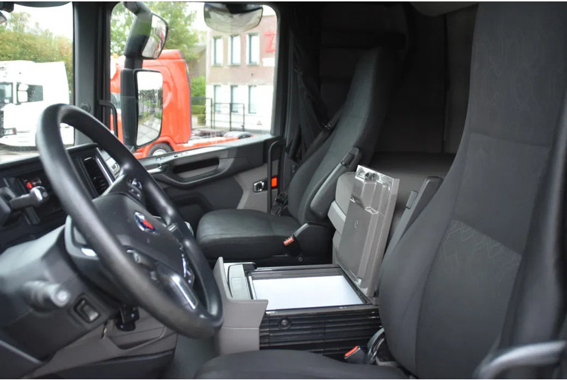 Scania S450 NGS 4x2NB - FULL AIR - 724 TKM - RETARDER - PARK. AIRCO - 2 x FUEL TANKS - TOP CONDITION - - Τράκτορας: φωτογραφία 5 Scania S450 NGS 4x2NB - FULL AIR - 724 TKM - RETARDER - PARK. AIRCO - 2 x FUEL TANKS - TOP CONDITION - - Τράκτορας: φωτογραφία 5