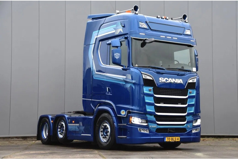 Scania S520 V8 NGS 4x2NB - RETARDER - 691 TKM - FULL AIR - PARK. AIRCO - 2 x FUEL TANKS - LED - PAINTED WHEELS - LIKE NEW ! - Τράκτορας: φωτογραφία 1 Scania S520 V8 NGS 4x2NB - RETARDER - 691 TKM - FULL AIR - PARK. AIRCO - 2 x FUEL TANKS - LED - PAINTED WHEELS - LIKE NEW ! - Τράκτορας: φωτογραφία 1