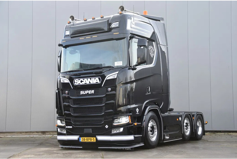 Scania S650 V8 NGS 6x2/4NB - 50 YEARS - FULL AIR - RETARDER - 453 TKM - FULL OPTIONS - EXHAUST PIPE - TOP CONDITION - - Τράκτορας: φωτογραφία 2 Scania S650 V8 NGS 6x2/4NB - 50 YEARS - FULL AIR - RETARDER - 453 TKM - FULL OPTIONS - EXHAUST PIPE - TOP CONDITION - - Τράκτορας: φωτογραφία 2