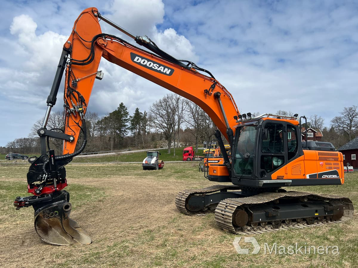 Grävmaskin Doosan DX235NLC-5 med grävsystem - Ερπυστριοφόρος εκσκαφέας: φωτογραφία 1 Grävmaskin Doosan DX235NLC-5 med grävsystem - Ερπυστριοφόρος εκσκαφέας: φωτογραφία 1