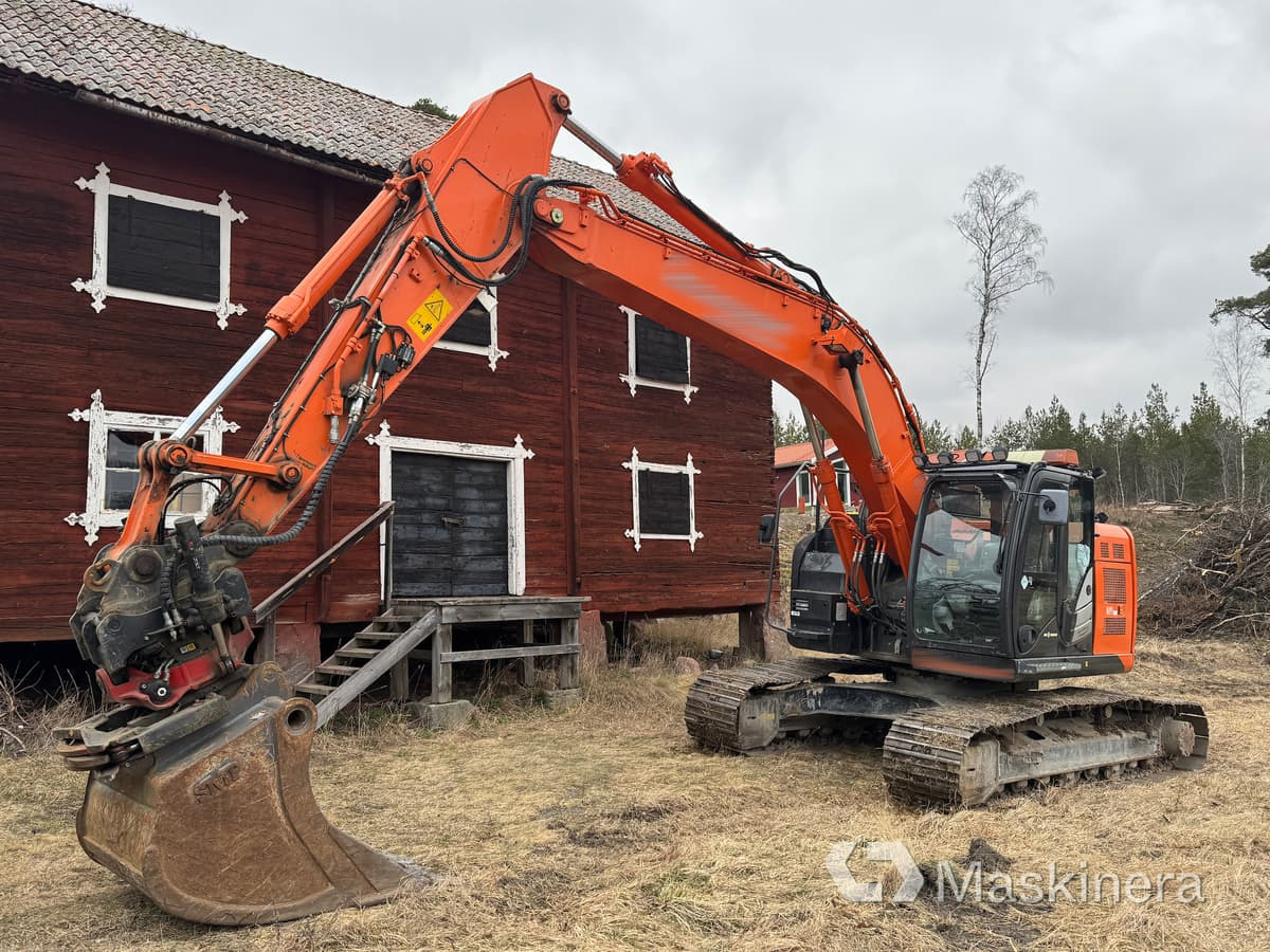 Grävmaskin Hitachi ZX225USLC-5B med redskap - Ερπυστριοφόρος εκσκαφέας: φωτογραφία 1 Grävmaskin Hitachi ZX225USLC-5B med redskap - Ερπυστριοφόρος εκσκαφέας: φωτογραφία 1
