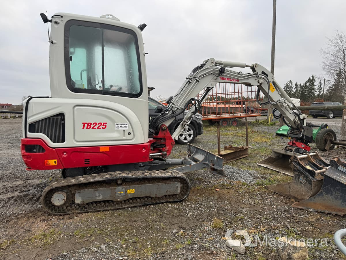 Grävmaskin Takeuchi TB225 - Ερπυστριοφόρος εκσκαφέας: φωτογραφία 3 Grävmaskin Takeuchi TB225 - Ερπυστριοφόρος εκσκαφέας: φωτογραφία 3