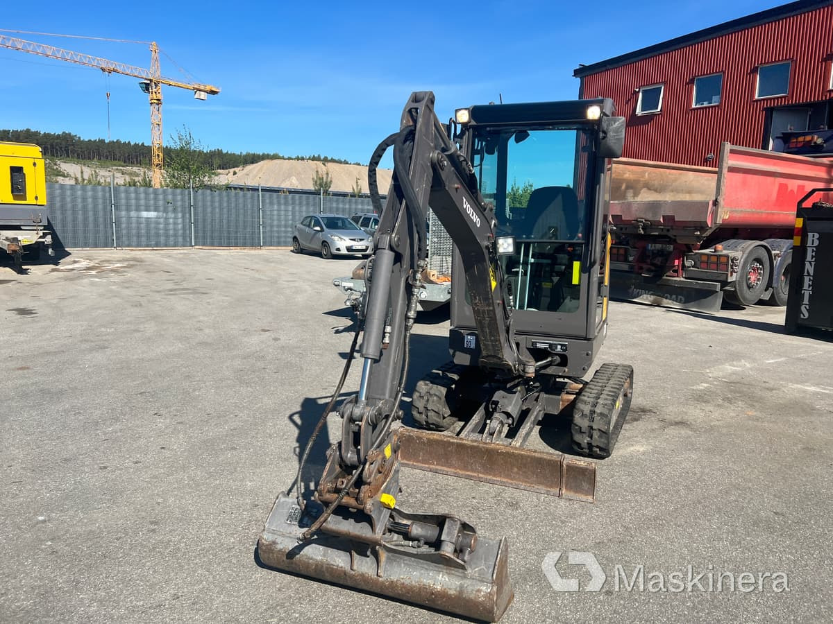 Grävmaskin Volvo EC18D med maskintrailer och redskap - Ερπυστριοφόρος εκσκαφέας: φωτογραφία 3 Grävmaskin Volvo EC18D med maskintrailer och redskap - Ερπυστριοφόρος εκσκαφέας: φωτογραφία 3