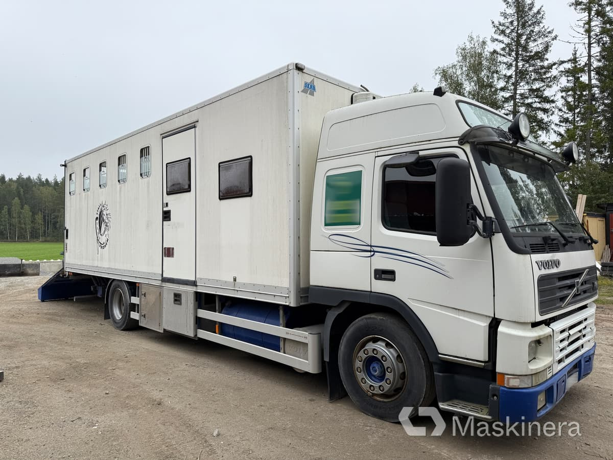 Hästlastbil Volvo FM7 4X2 - Φορτηγό μεταφοράς αλόγων: φωτογραφία 4 Hästlastbil Volvo FM7 4X2 - Φορτηγό μεταφοράς αλόγων: φωτογραφία 4