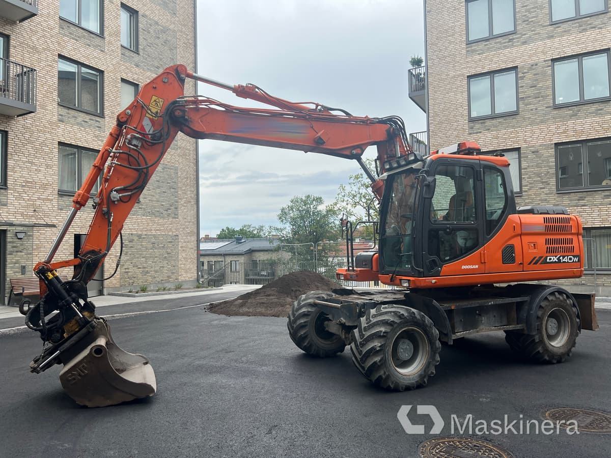 Ερπυστριοφόρος εκσκαφέας Hjugrävare Doosan DX140-3: φωτογραφία 1