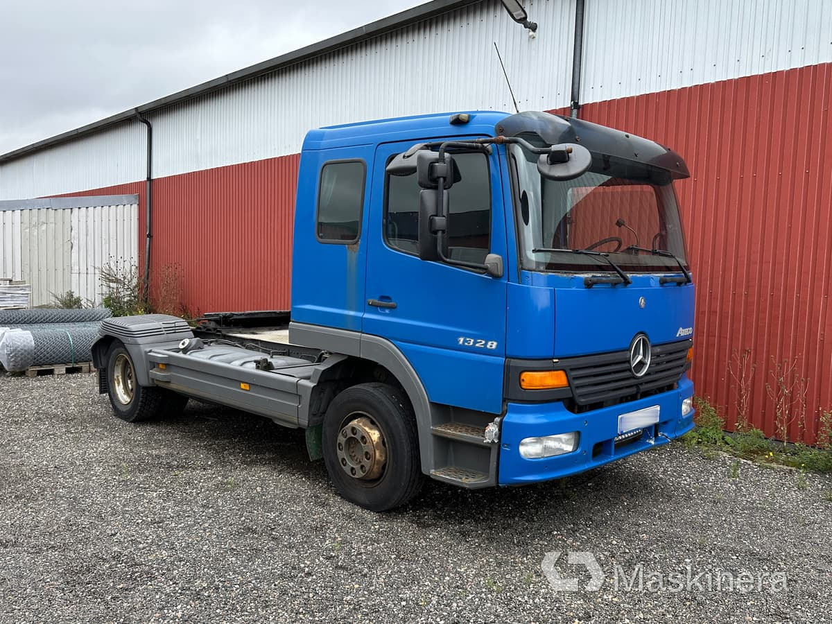 Lastbil Mercedes-Benz Atego 1328 LS 4X - Τράκτορας: φωτογραφία 1 Lastbil Mercedes-Benz Atego 1328 LS 4X - Τράκτορας: φωτογραφία 1