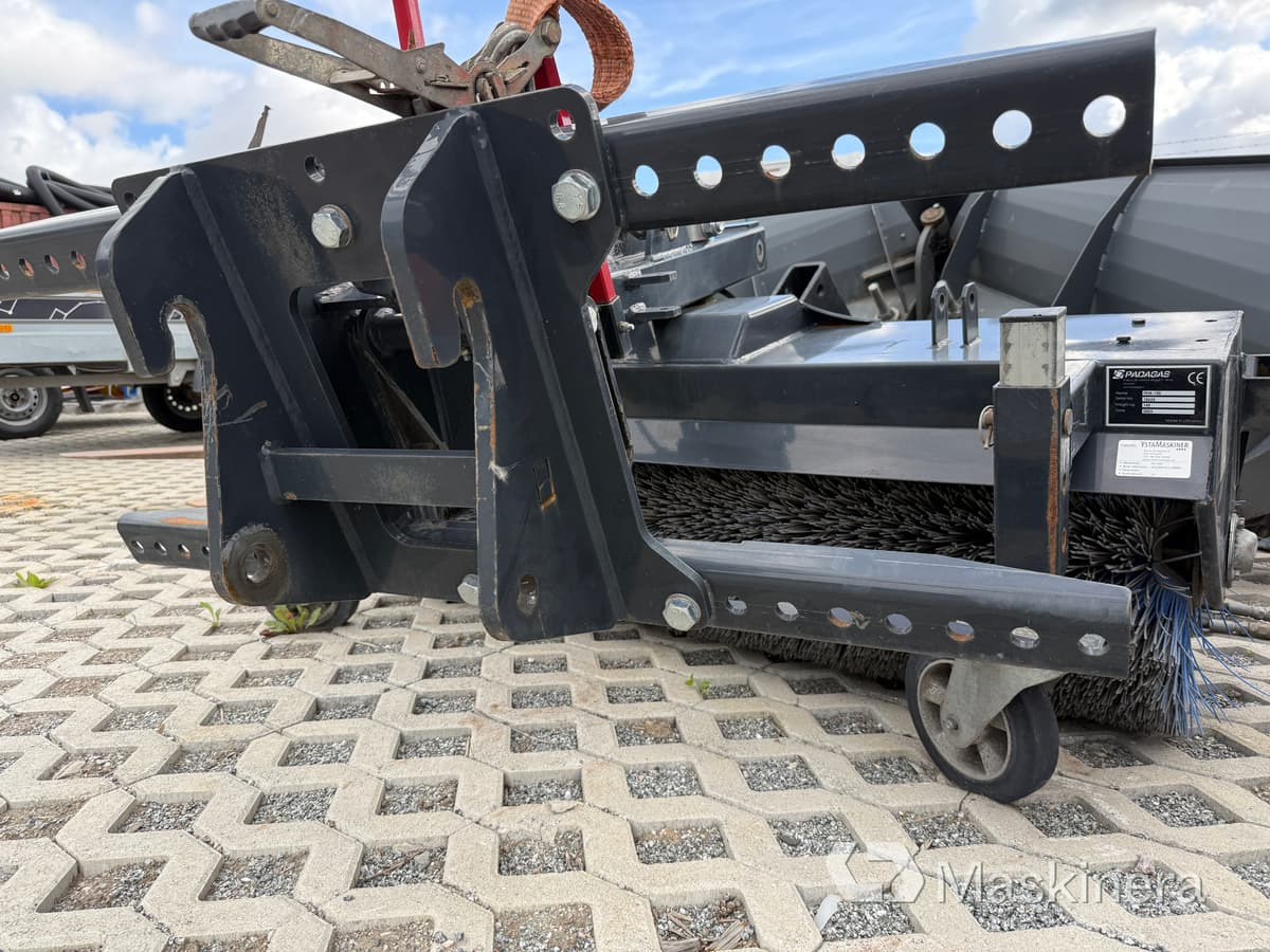 Sopvals Padagas FKM 150 - Σάρωθρο δρόμων: φωτογραφία 3 Sopvals Padagas FKM 150 - Σάρωθρο δρόμων: φωτογραφία 3