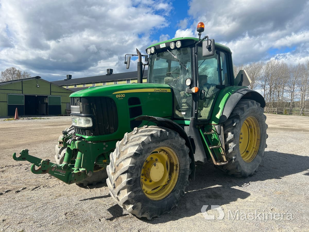 Τρακτέρ Traktor John Deere 6930 Premium med frontlyft: φωτογραφία 1