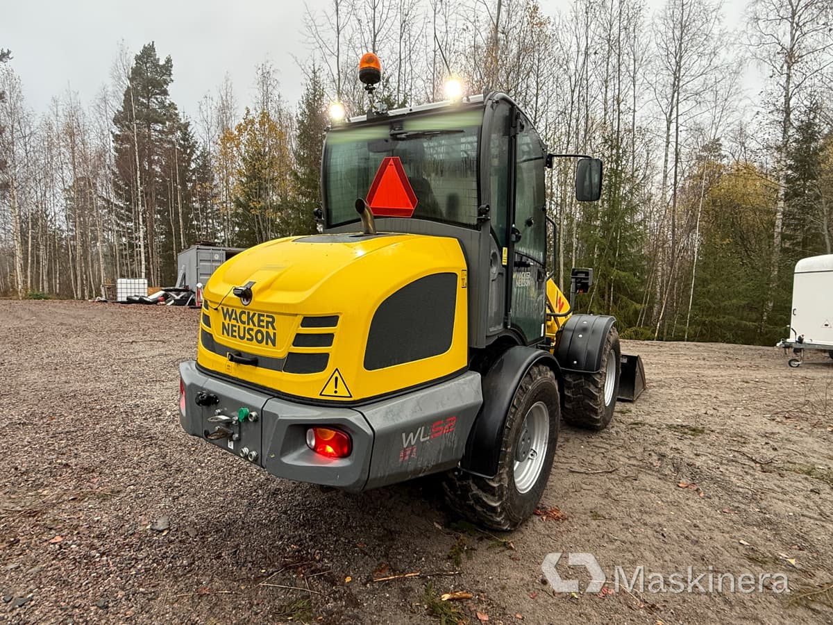 Wacker Neuson WL52 RL50 Hjullastare Wacker Neuson WL52 med Vagn och många redskap - Ελαστιχοφόρος φορτωτής: φωτογραφία 5 Wacker Neuson WL52 RL50 Hjullastare Wacker Neuson WL52 med Vagn och många redskap - Ελαστιχοφόρος φορτωτής: φωτογραφία 5