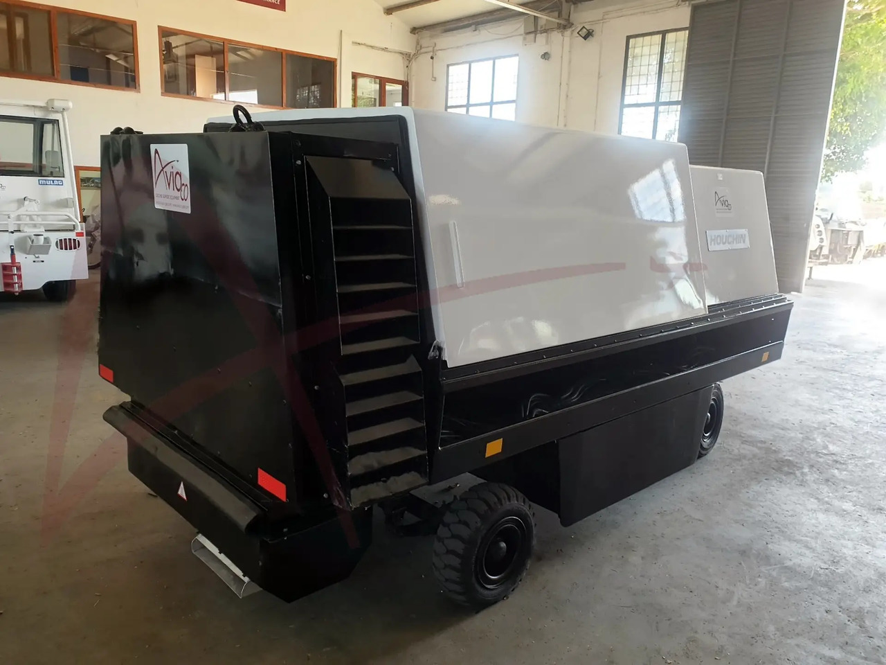 HOUCHIN C690-140 - Επίγεια μονάδα ισχύος: φωτογραφία 1 HOUCHIN C690-140 - Επίγεια μονάδα ισχύος: φωτογραφία 1