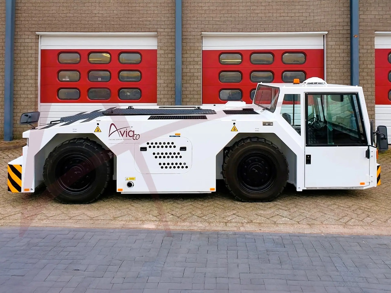 SCHOPF F110 - Ελκυστήρας αεροσκαφών: φωτογραφία 4 SCHOPF F110 - Ελκυστήρας αεροσκαφών: φωτογραφία 4