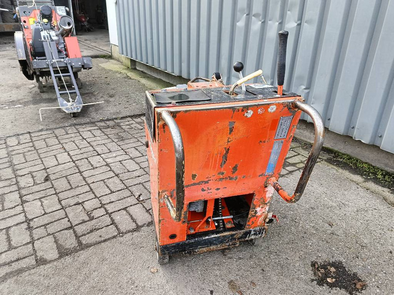 Norton CSB1 clipper zaag betonzaag machine 1994 - Μηχανών ασφάλτου: φωτογραφία 4 Norton CSB1 clipper zaag betonzaag machine 1994 - Μηχανών ασφάλτου: φωτογραφία 4
