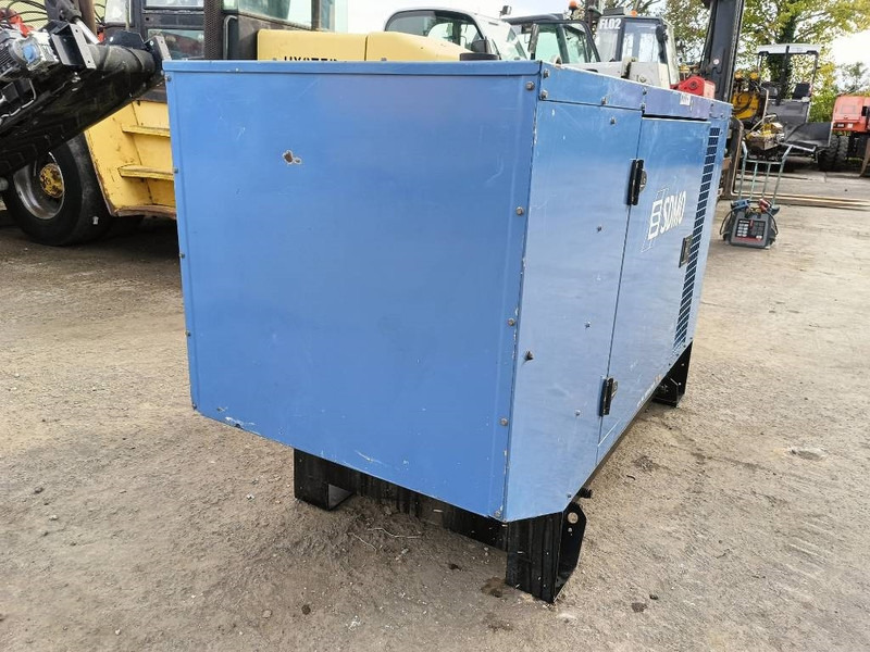 SDMO J 44 K 44kva 64 A 35 kw generator aggregaat silent - Βιομηχανική γεννήτρια: φωτογραφία 4 SDMO J 44 K 44kva 64 A 35 kw generator aggregaat silent - Βιομηχανική γεννήτρια: φωτογραφία 4