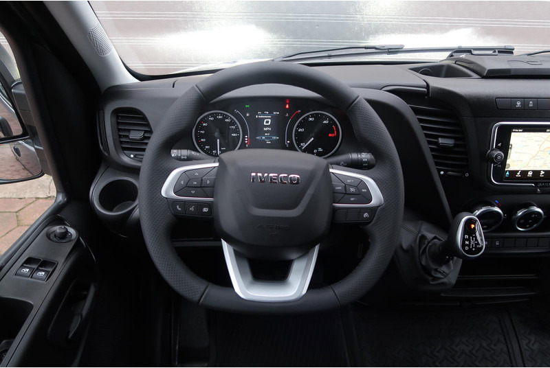 Interior photo 2: Βαν Iveco Daily 35S18HV 3.0 L2H2 BPM VRIJ/ AUT/ 2X SCHUIFDEUR/ CAMERA/ CRUISE/ CLIMA/ NAVI/ LED