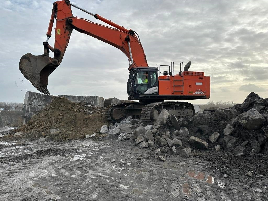 Hitachi ZX 690 LC H-6 - Ερπυστριοφόρος εκσκαφέας: φωτογραφία 1 Hitachi ZX 690 LC H-6 - Ερπυστριοφόρος εκσκαφέας: φωτογραφία 1