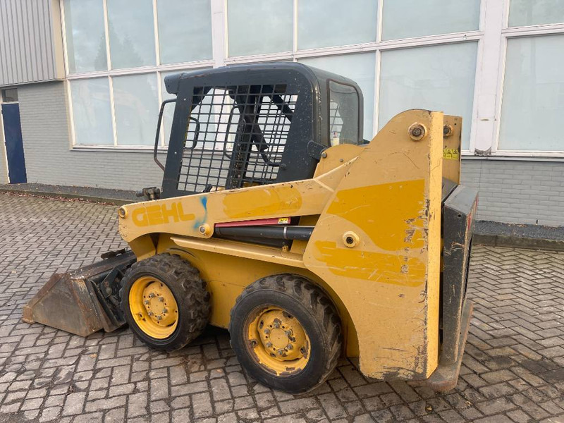 Gehl 3840 E 2015 - Φορτωτής πλάγιας ολίσθησης: φωτογραφία 3 Gehl 3840 E 2015 - Φορτωτής πλάγιας ολίσθησης: φωτογραφία 3