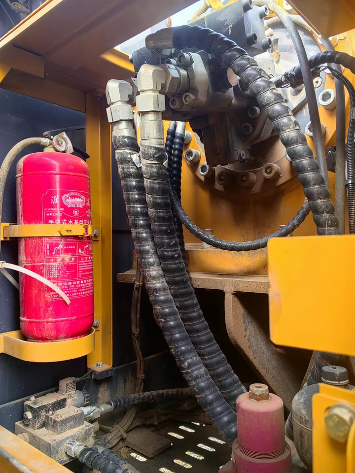 XCMG Official XR160E 56m Depth Hydraulic Borehole Drilling Rig Machine Rotary Piling - Μηχάνημα διάτρησης: φωτογραφία 5 XCMG Official XR160E 56m Depth Hydraulic Borehole Drilling Rig Machine Rotary Piling - Μηχάνημα διάτρησης: φωτογραφία 5