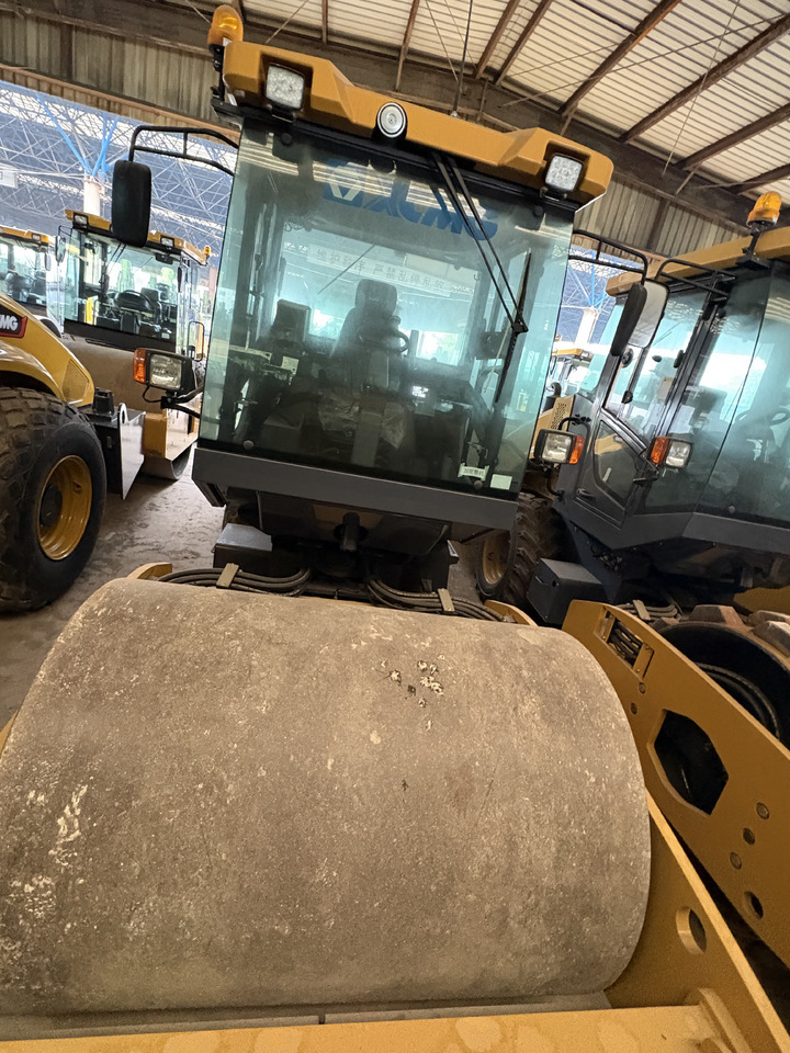 XCMG Used XS83 8 ton small single drum compactor road roller with diesel engine - Ασφαλτικός οδοστρωτήρας: φωτογραφία 4 XCMG Used XS83 8 ton small single drum compactor road roller with diesel engine - Ασφαλτικός οδοστρωτήρας: φωτογραφία 4