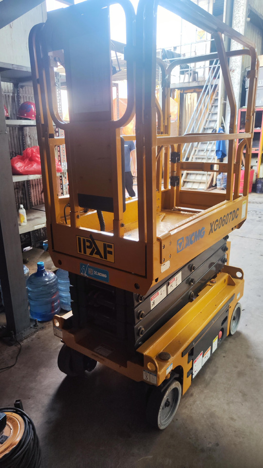 XCMG XG0607DC 6m diesel wheeled scissor lift for sale - Ψαλιδωτό ανυψωτικό: φωτογραφία 5 XCMG XG0607DC 6m diesel wheeled scissor lift for sale - Ψαλιδωτό ανυψωτικό: φωτογραφία 5