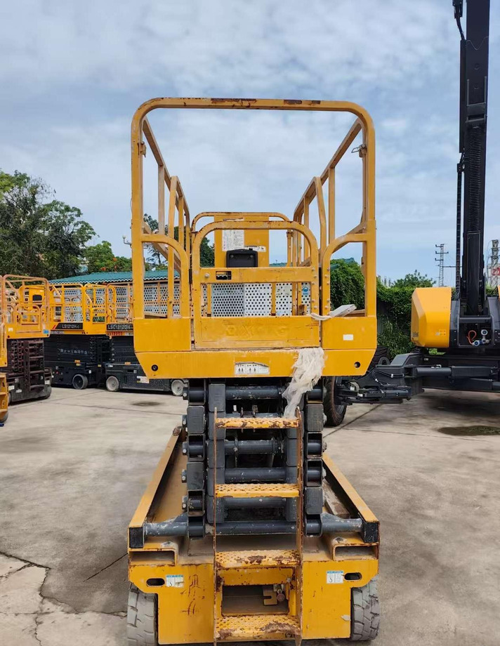 XCMG XG1412HA-Li battery electric mobile scissor lift 14m price - Ψαλιδωτό ανυψωτικό: φωτογραφία 4 XCMG XG1412HA-Li battery electric mobile scissor lift 14m price - Ψαλιδωτό ανυψωτικό: φωτογραφία 4