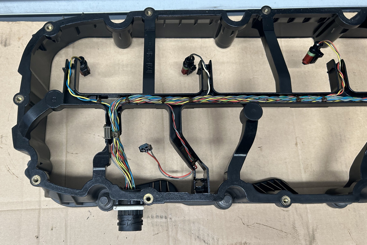 DAF SPACER FRAME ENGINE VALVE COVER XF 106 480 2033255 - Κυλινδροκεφαλή: φωτογραφία 4 DAF SPACER FRAME ENGINE VALVE COVER XF 106 480 2033255 - Κυλινδροκεφαλή: φωτογραφία 4