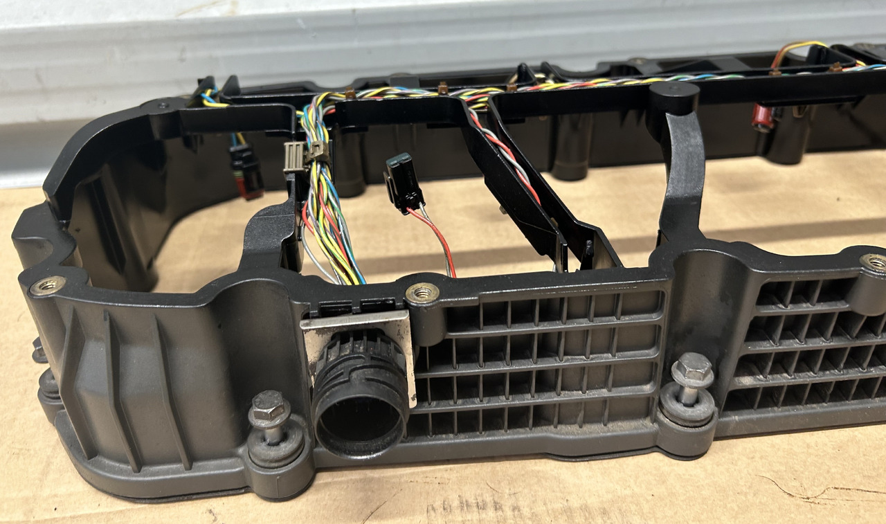 DAF SPACER FRAME ENGINE VALVE COVER XF 106 480 2033255 - Κυλινδροκεφαλή: φωτογραφία 2 DAF SPACER FRAME ENGINE VALVE COVER XF 106 480 2033255 - Κυλινδροκεφαλή: φωτογραφία 2
