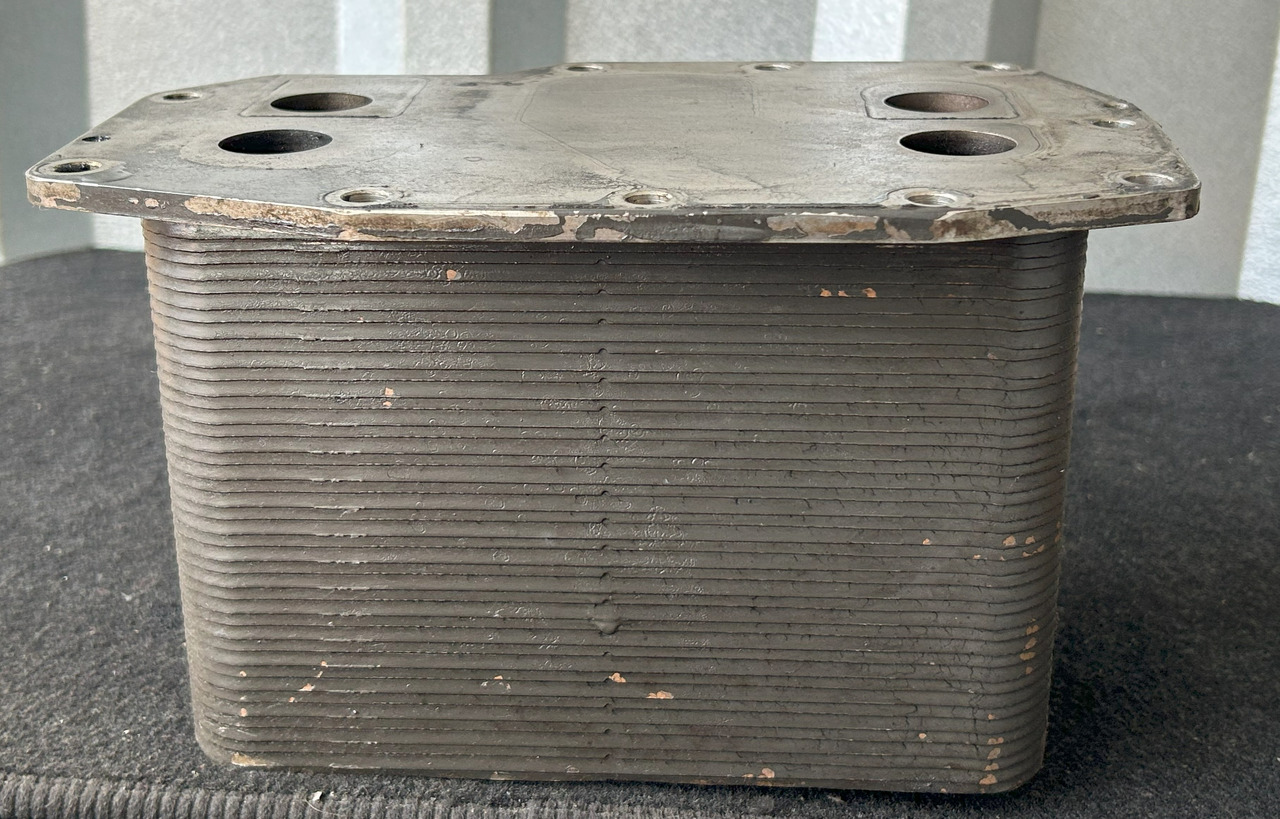 DAF XF 106 MX-11 44 OIL COOLER - Ψυγείο λαδιού: φωτογραφία 3 DAF XF 106 MX-11 44 OIL COOLER - Ψυγείο λαδιού: φωτογραφία 3