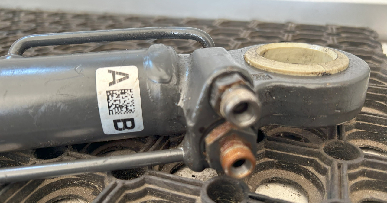 MERCEDES ATEGO CABIN LIFTING ACTUATOR + PUMP - Ανάρτηση καμπίνας: φωτογραφία 5 MERCEDES ATEGO CABIN LIFTING ACTUATOR + PUMP - Ανάρτηση καμπίνας: φωτογραφία 5