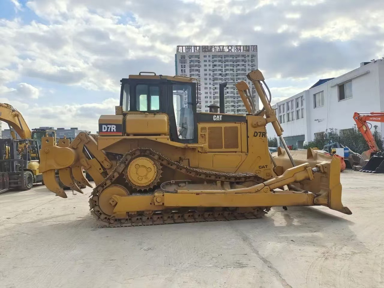 Caterpillar Secondhand Bulldozer CAT D7R Japan Origin Tracked Tractor - Μπουλντόζα: φωτογραφία 2 Caterpillar Secondhand Bulldozer CAT D7R Japan Origin Tracked Tractor - Μπουλντόζα: φωτογραφία 2