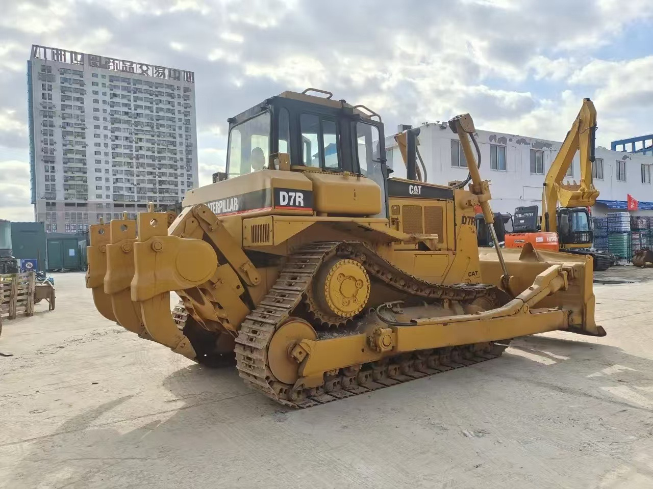 Caterpillar Secondhand Bulldozer CAT D7R Japan Origin Tracked Tractor - Μπουλντόζα: φωτογραφία 1 Caterpillar Secondhand Bulldozer CAT D7R Japan Origin Tracked Tractor - Μπουλντόζα: φωτογραφία 1