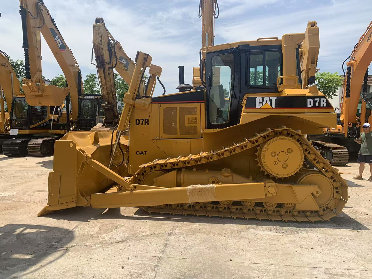 Caterpillar Tracked Tractor CAT D6R, D7R, D8R with Triangle Track - Μπουλντόζα: φωτογραφία 2 Caterpillar Tracked Tractor CAT D6R, D7R, D8R with Triangle Track - Μπουλντόζα: φωτογραφία 2
