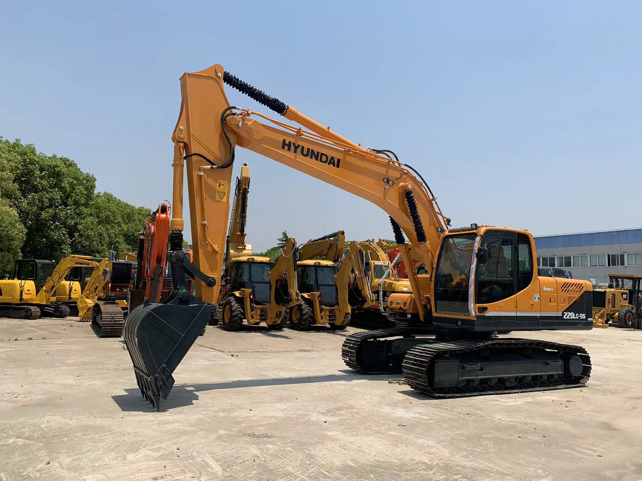 Hyundai 22 ton Excavator 220LC-9S Good Condition Construction Machine - Ερπυστριοφόρος εκσκαφέας: φωτογραφία 1 Hyundai 22 ton Excavator 220LC-9S Good Condition Construction Machine - Ερπυστριοφόρος εκσκαφέας: φωτογραφία 1