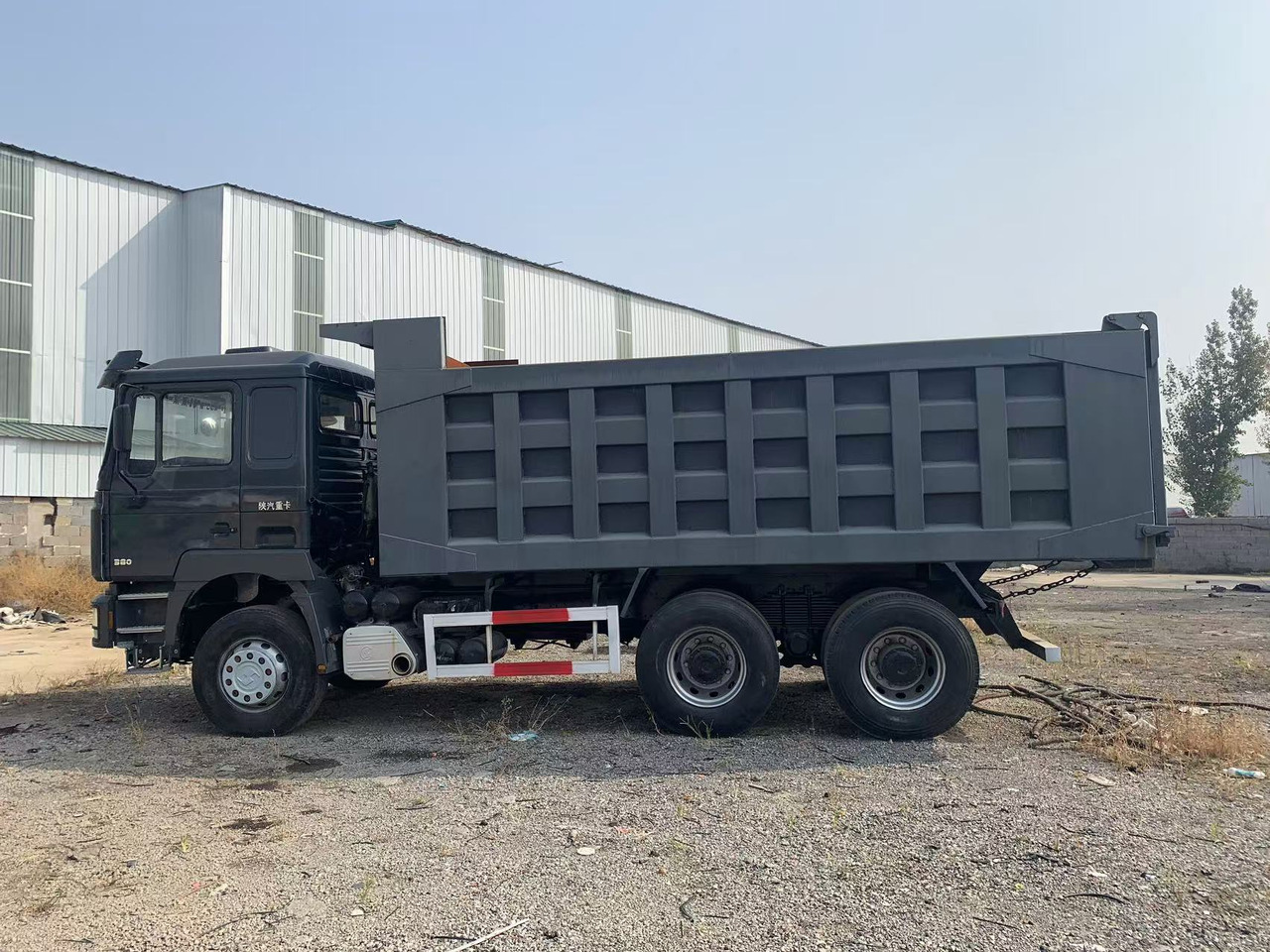 Shacman Dumper Truck 6x4 Shacman F3000 Tipper Truck Right Hand Drive - Φορτηγό ανατρεπόμενο: φωτογραφία 1 Shacman Dumper Truck 6x4 Shacman F3000 Tipper Truck Right Hand Drive - Φορτηγό ανατρεπόμενο: φωτογραφία 1