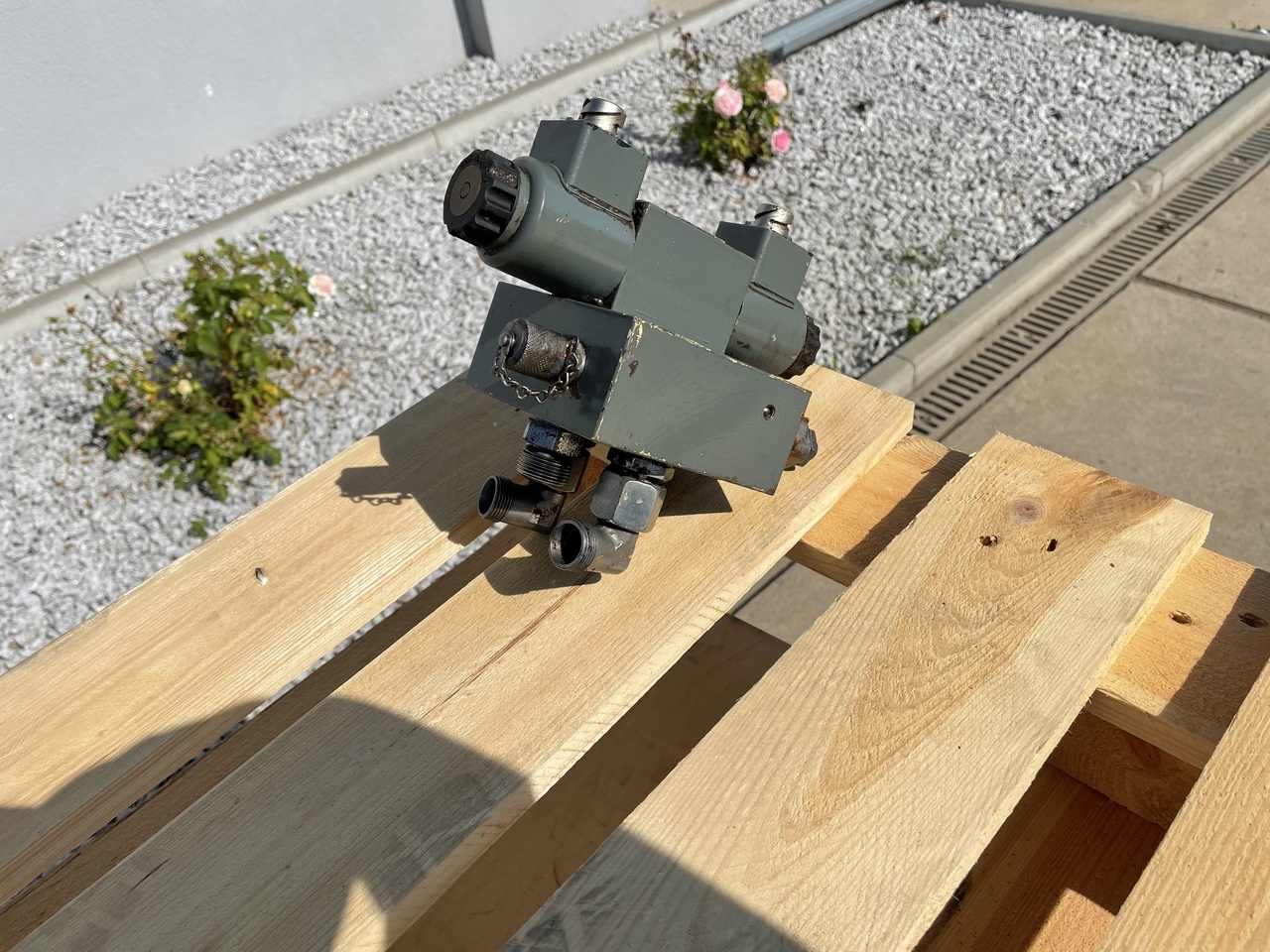 LIEBHERR R906 - Υδραυλική βαλβίδα: φωτογραφία 1 LIEBHERR R906 - Υδραυλική βαλβίδα: φωτογραφία 1