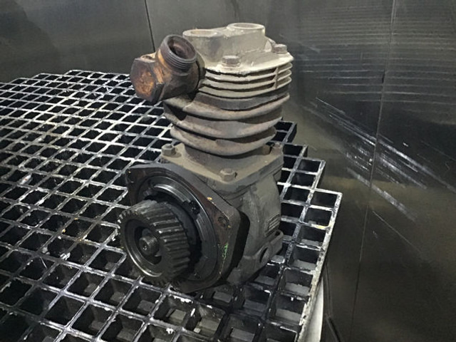 Liebherr Air Compressor - Κινητήρας και ανταλλακτικά: φωτογραφία 1 Liebherr Air Compressor - Κινητήρας και ανταλλακτικά: φωτογραφία 1