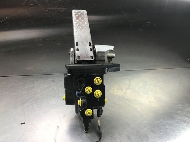 Liebherr Brake Compact Block - Πετάλι: φωτογραφία 1 Liebherr Brake Compact Block - Πετάλι: φωτογραφία 1