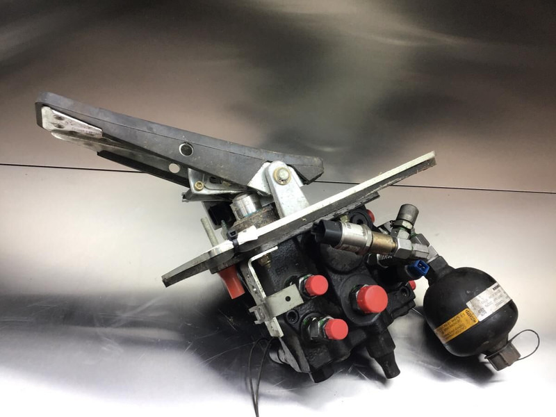 Liebherr Brake Compact Block - Πετάλι: φωτογραφία 2 Liebherr Brake Compact Block - Πετάλι: φωτογραφία 2