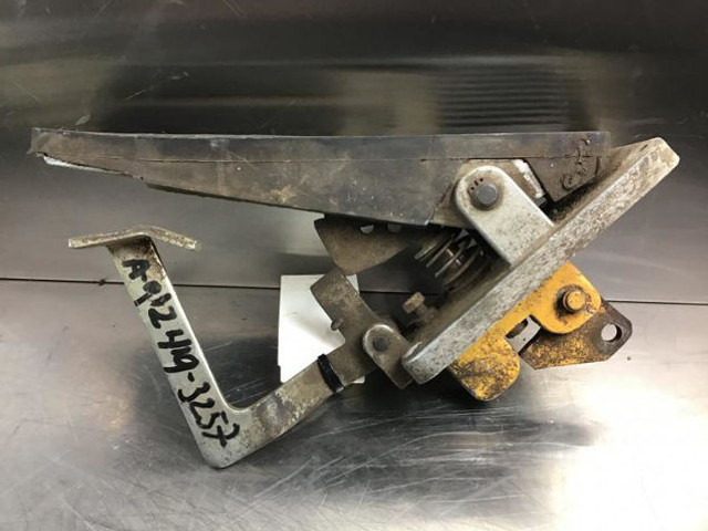 Liebherr Brake Pedal - Πετάλι: φωτογραφία 2 Liebherr Brake Pedal - Πετάλι: φωτογραφία 2