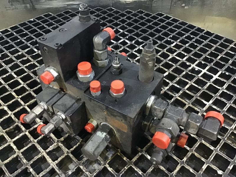 Liebherr Directional Control Valve - Υδραυλική βαλβίδα για Κατασκευή μηχανήματα: φωτογραφία 1 Liebherr Directional Control Valve - Υδραυλική βαλβίδα για Κατασκευή μηχανήματα: φωτογραφία 1