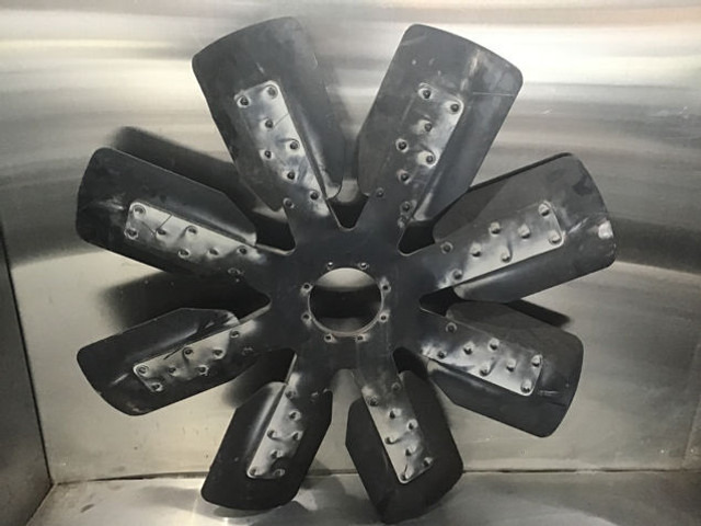 Liebherr Fan Blade - Σύστημα ψύξης: φωτογραφία 2 Liebherr Fan Blade - Σύστημα ψύξης: φωτογραφία 2