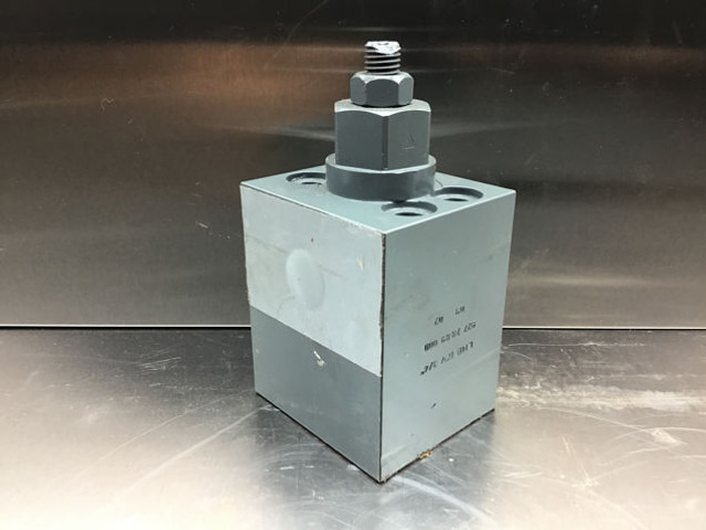 Liebherr Flow Regulating Check Valve - Κινητήρας και ανταλλακτικά: φωτογραφία 1 Liebherr Flow Regulating Check Valve - Κινητήρας και ανταλλακτικά: φωτογραφία 1