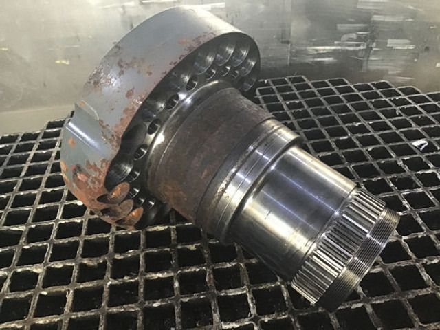Liebherr Hub Carrier - Πλήμνης: φωτογραφία 1 Liebherr Hub Carrier - Πλήμνης: φωτογραφία 1
