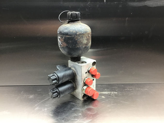 Liebherr L544 - Υδραυλικό: φωτογραφία 1 Liebherr L544 - Υδραυλικό: φωτογραφία 1