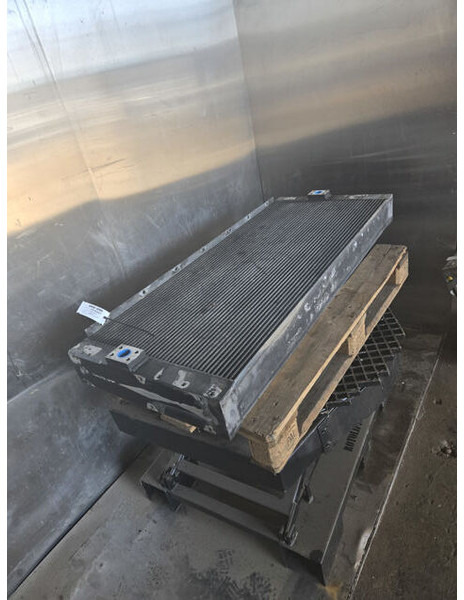 Liebherr Oilcooler - Ψυγείο λαδιού: φωτογραφία 2 Liebherr Oilcooler - Ψυγείο λαδιού: φωτογραφία 2